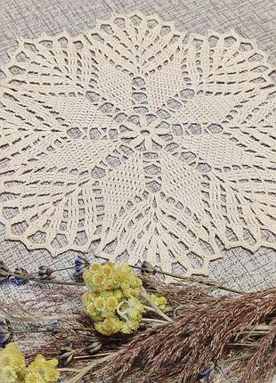 Ажурная вязаная салфетка на стол декор для интерьера салфетка