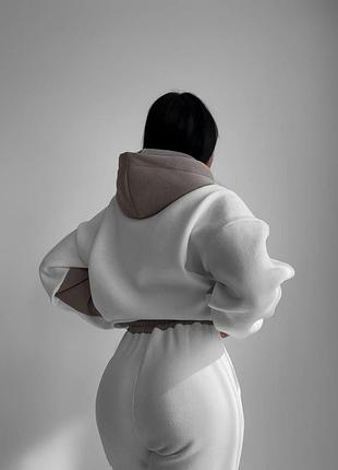 Костюм з вишивкою