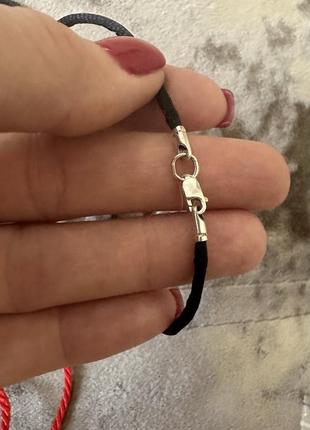 Шовкова чорна нитка на шию зі срібною застібкою