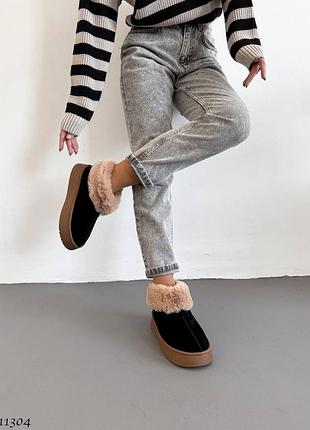 Чорні натуральні замшеві короткі низькі уггі угі уги угги з бежевим хутром на бежевій...