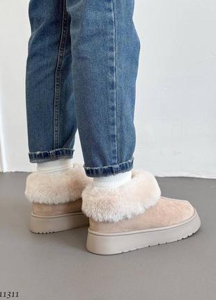 Бежеві натуральні замшеві короткі низькі уггі угі уги угги з хутром на високій товстій...