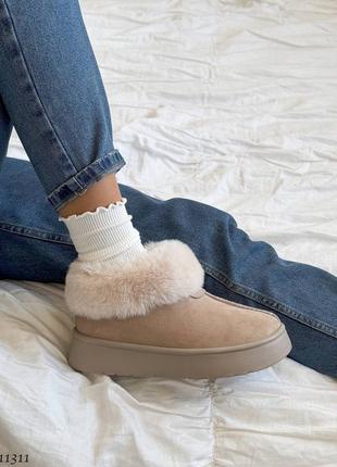 Бежеві натуральні замшеві короткі низькі уггі угі уги угги з хутром на високій товстій...