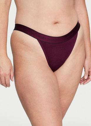 Оригинальные хлопковые трусики виктория секрет танга с логотипом. черные. victoria’s secret бордовые