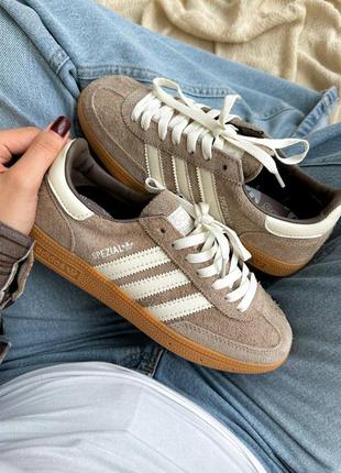 Брендові жіночі кросівки adidas spezial light brown * izid