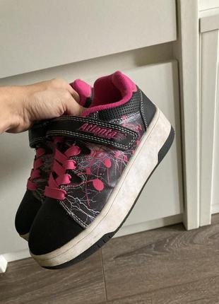 Atlanta 32 /33рр 21-22см устілка на ногу 20см круті шкіряні чорні з рожевим кросівки з роликами колесом на платформі для дівчинки