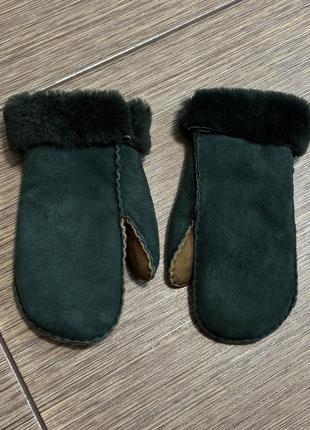 Качественные теплые варежки из натуральной овчины в стиле ugg