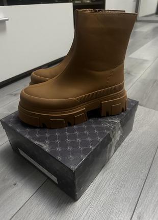 Ботинки черевики bershka