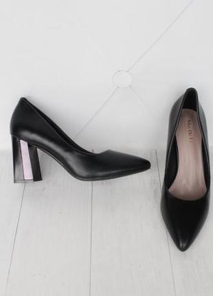 Шикарні туфлі, човники, лодочки 38 розміру