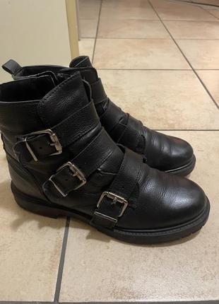 Кожаные женские ботинки