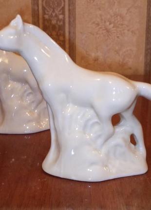 Порцелянова статуетка "кінь"