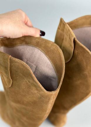 Чоботи козаки жіночі замшеві рудого кольору високі ковбойки демісезонні