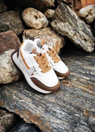 Гарні осінні кросівки для дівчаток та хлопчиків