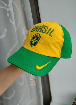 Винтажная футбольная кепка бейсболка nike brasil cbf