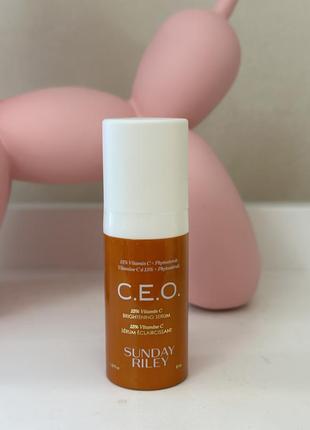 Освітлююча сироватка з вітаміном с sunday riley c. e. o. 15% vitamin c brightening serum