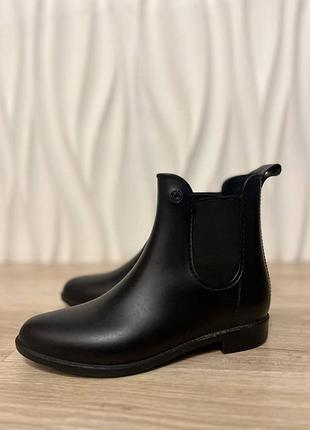 Резиновые сапоги на осень