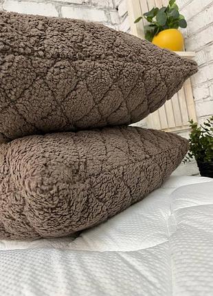 Хутряна декоративна прдушка коричнева, сіра