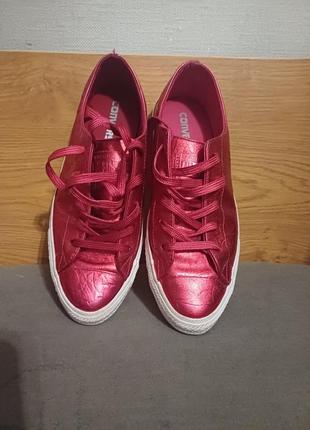 Неймовірно стильні шкіряні converse
