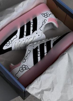 Коллаб хеллоу китти adidas samba милые няшные кроссовки белые на розовой подошве милі няшні кросівки білі рожева підошва