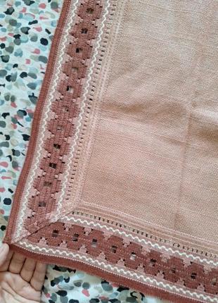 Скатертина з мереживним краєм