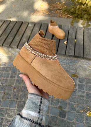 Стильні пісочні зимові жіночі уггі низькі короткі замшеві з хутром на...