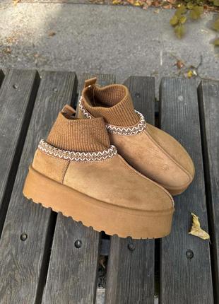 Стильні пісочні зимові жіночі уггі низькі короткі замшеві з хутром на...