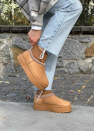 Стильні пісочні зимові жіночі уггі низькі короткі замшеві з хутром на...