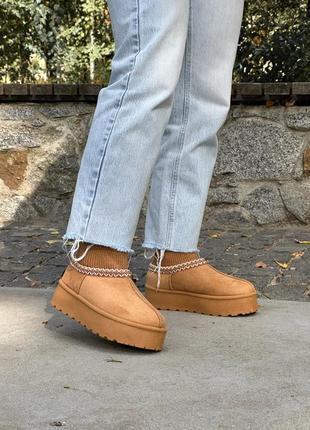 Стильні пісочні зимові жіночі уггі низькі короткі замшеві з хутром на...