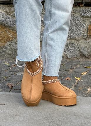 Стильні пісочні зимові жіночі уггі низькі короткі замшеві з хутром на...