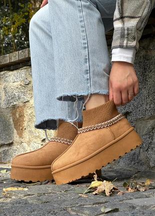 Стильні пісочні зимові жіночі уггі низькі короткі замшеві з хутром на...