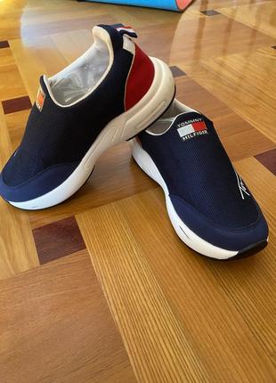 Кроссовки, слипоны