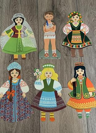 Гра одягни ляльку веселка 1978