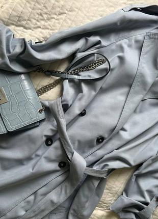 Стильный голубой тренч stradivarius