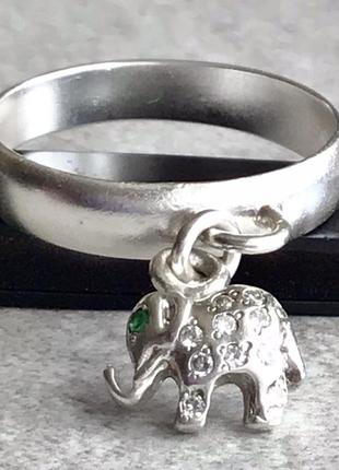 Каблочка с подвеской слоник с цирконами, весом 2,24 гр, серебро 925, б/в., р.16