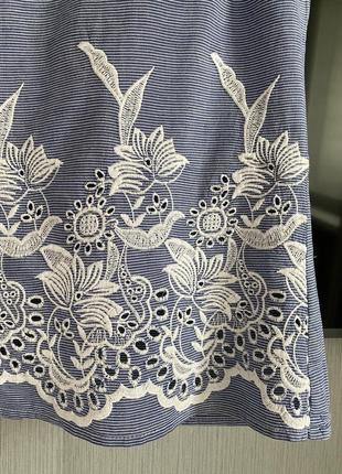 Бавовняна блуза без рукавів з вишивкою рішельє4 фото