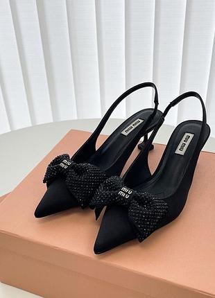Туфлі у стилі miu miu