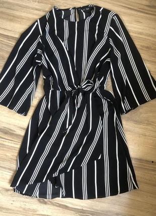 Очень красивое платье на запах