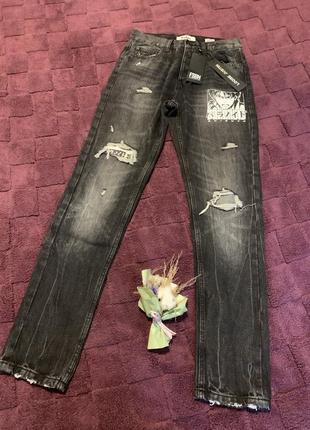 Крутые джинсы с принтом аниме4 фото