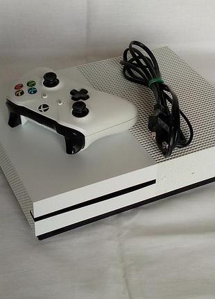 Ігрова приставка x-box one model:1681, 1000 gb, чудовий стан