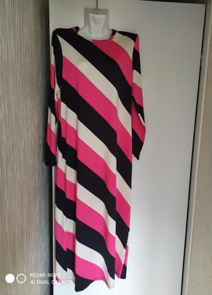 Платье в диагональную полоску длинное