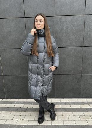 Жіночий подовжений пуховик