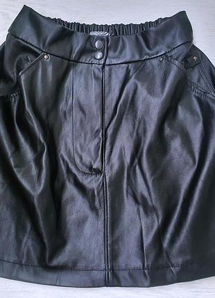 Спідниця з екошкіри з кишенями