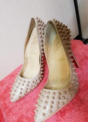 Туфли,  беж шипы christian louboutin