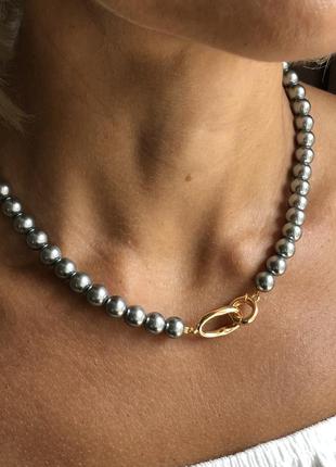 Подвеска с серым жемчугом.