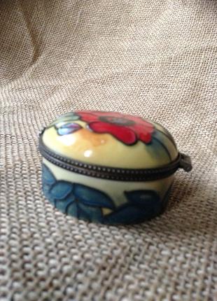 Керамическая шкатулка для безделушек old tupton ware/