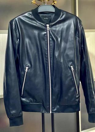 Бомбер куртка