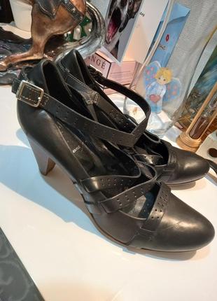 Фірмові жіночі туфлі bata