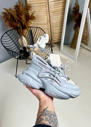 Трендові кросівки на високій підошві