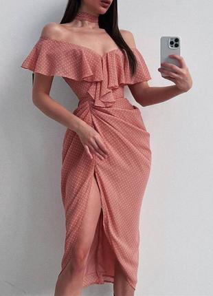 Розпродаж сукня prettylittlething міді горох з напіввідкритою спиною