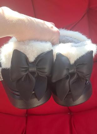 Чорні короткі жіночі уги з бантиком