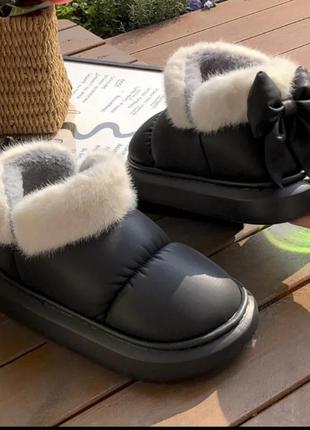 Чорні короткі жіночі уги з бантиком